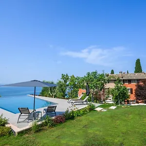 Dama Del Lago Apartment